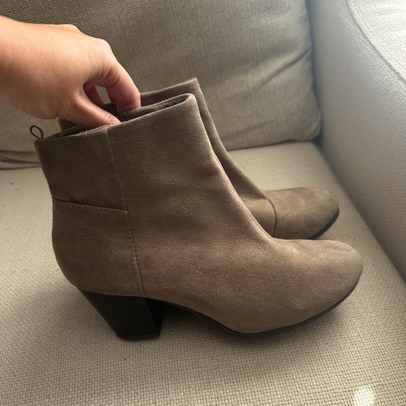Old Navy Tan Ankle Boots Size 8 - Picture 2 of 6